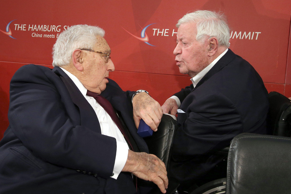 Kissinger und der ehemalige Bundeskanzler Deutschlands, Helmut Schmidt (†96, r.), waren befreundet. (Archivbild)