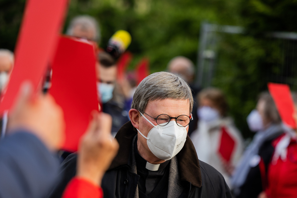 Am Donnerstagabend hat der Kölner Kardinal Rainer Maria Woelki (64) zwei Stunden mit Mitgliedern der Düsseldorfer Kirchengemeinde St. Margareta gesprochen.