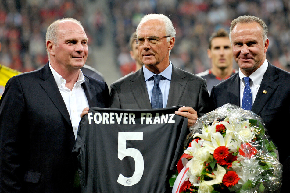 Drei Legenden des FC Bayern: Franz Beckenbauer (†78, M.) gemeinsam mit Uli Hoeneß (72, l.) und Karl-Heinz Rummenigge (68).