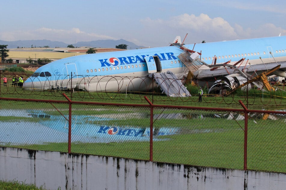Flugzeug-Unglück: Airbus A330 rast über die Landebahn hinaus