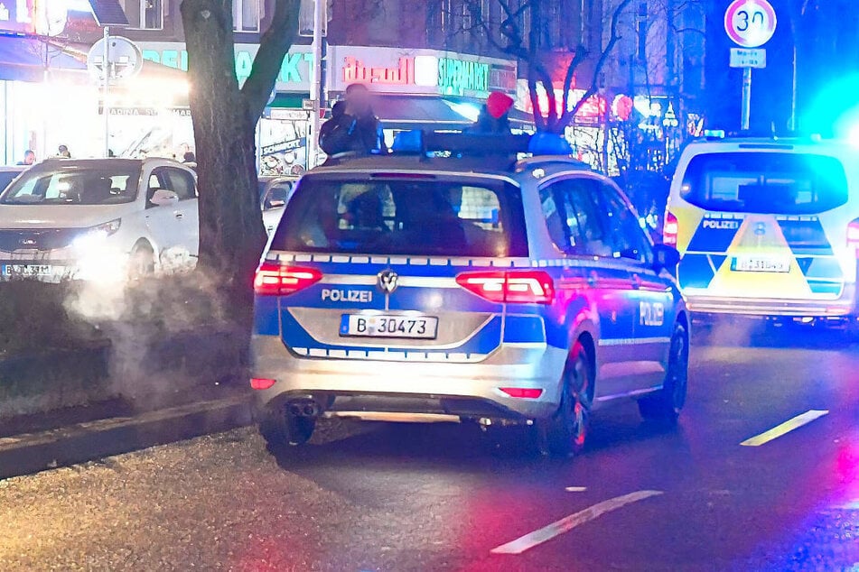 Die Polizei ist in der Nacht zu Samstag zu einer Messerstecherei in einer Neuköllner Bar gerufen worden. (Symbolfoto)