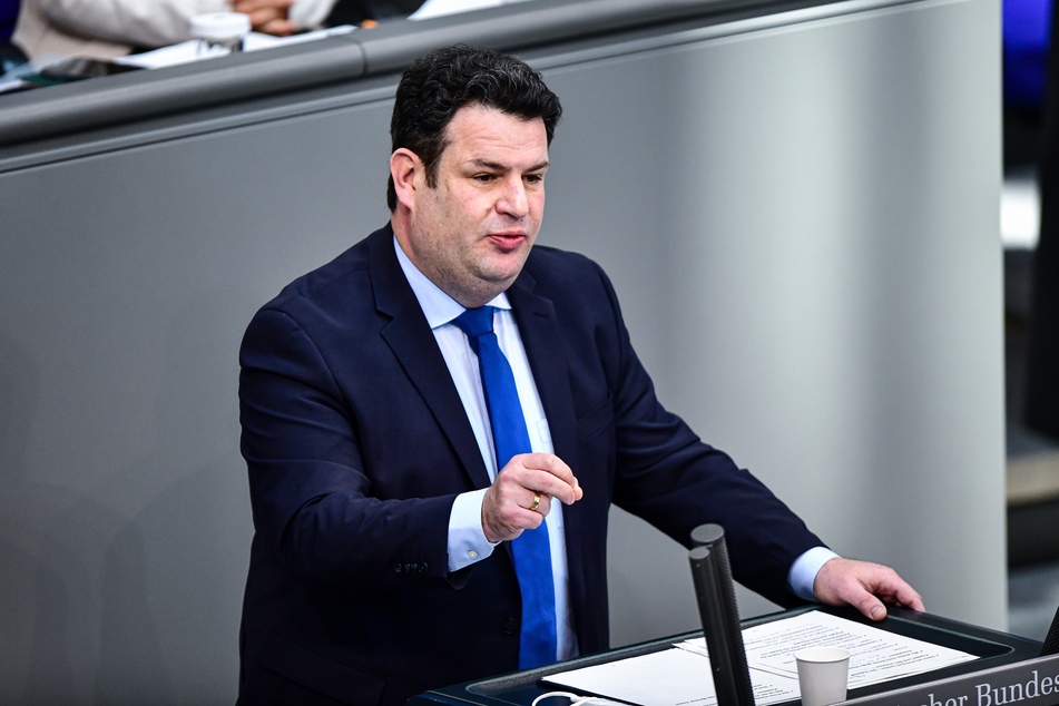 Hubertus Heil (49, SPD) möchte den Flüchtlingen aus der Ukraine eine Perspektive in Deutschland bieten.