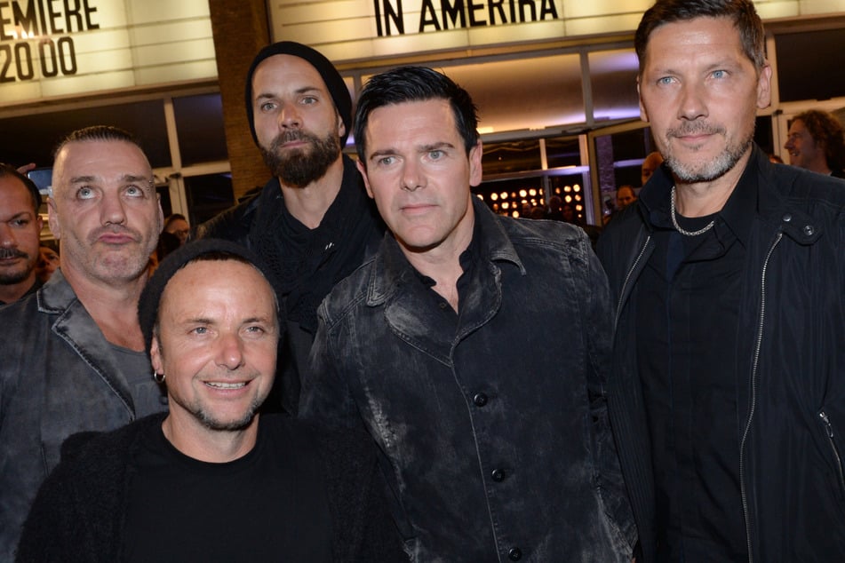 Sänger Till Lindemann (l-r.), Gitarrist Paul H. Landers, Gitarrist Richard Kruspe, Bassist Oliver Riedel und Schlagzeuger Christoph Schneider der Band Rammstein haben die Zeit für ein neues Album genutzt.