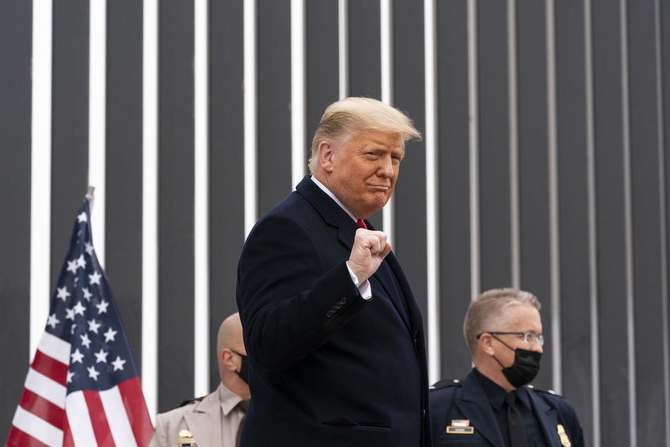 US-Präsident Donald Trump (74) will vor seinem Abschied aus dem Weißen Haus noch einmal Politik machen, aber sein Nachfolger Joe Biden lässt das nicht zu.