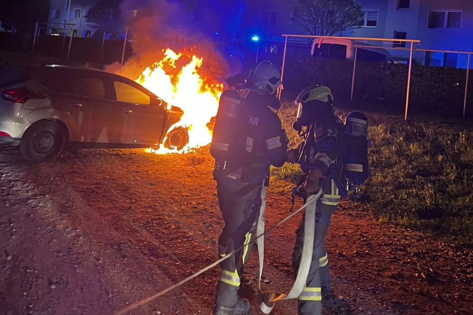 In Wilkau-Haßlau stand in der Nacht zum Freitag ein Ford in Flammen.