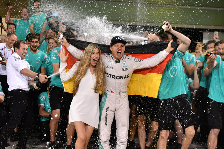 Nico Rosberg (37, r.) durfte 2016 den letzten deutschen WM-Titel bejubeln. Danach beendete er seine Karriere.