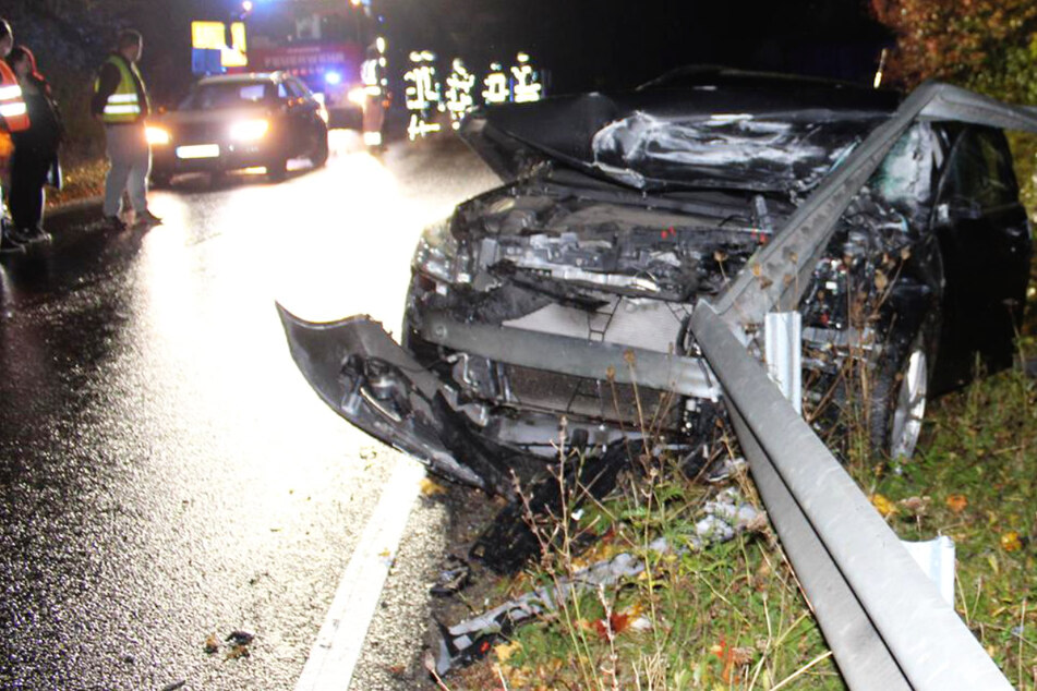 Der 30-Jährige hatte auf der Abfahrt die Kontrolle über sein Auto verloren und war in die Leitplanke gekracht, anschließend flüchtete er zu Fuß weiter.