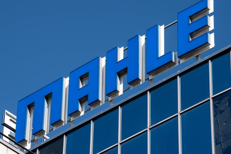 Insgesamt sind von den Stellenstreichungen bei Mahle hierzulande zehn deutsche Standorte einschließlich des Stammsitzes betroffen.