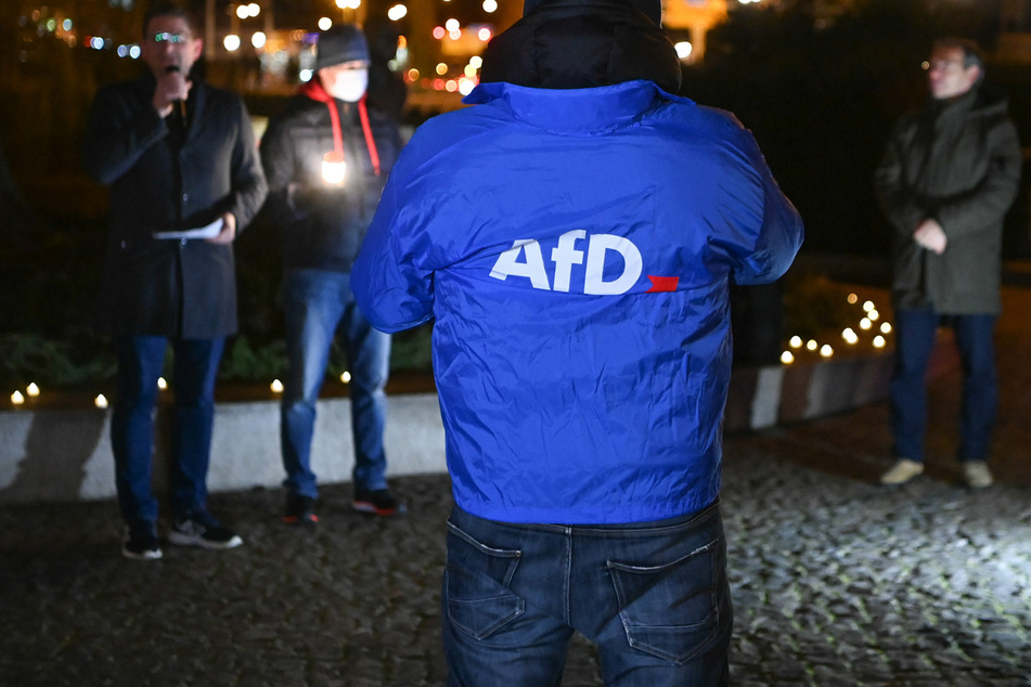 AfD protestiert mit Mahnwache gegen "Impfzwang und Corona-Wahnsinn"