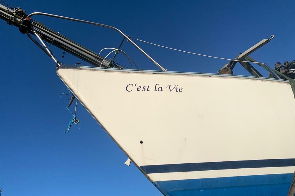 Das französische Sprichwort "C'est la vie" bedeutet auf Deutsch so viel wie "So ist das Leben eben" - welch kurioser Zufall, dass das gekenterte Boot gerade diesen Namen trägt.
