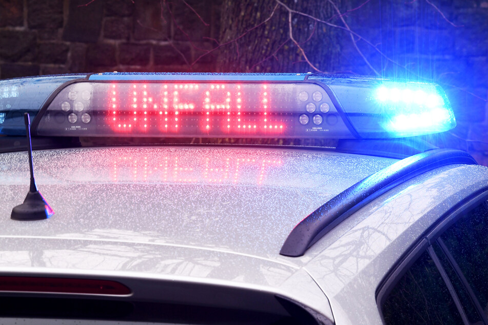 Die Polizei sucht nun nach Zeugen des Unfalls. (Symbolbild)