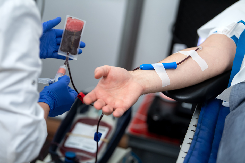 Die Blutbank der Uniklinik Leipzig ist dringend auf Spenden angewiesen. (Symbolbild)