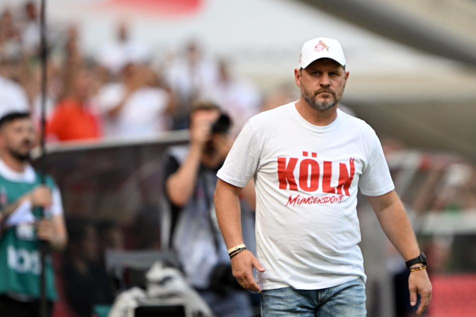 Steffen Baumgart (51), Trainer des 1. FC Köln, wollte die Provokation aus Leverkusen nicht auf sich sitzen lassen.