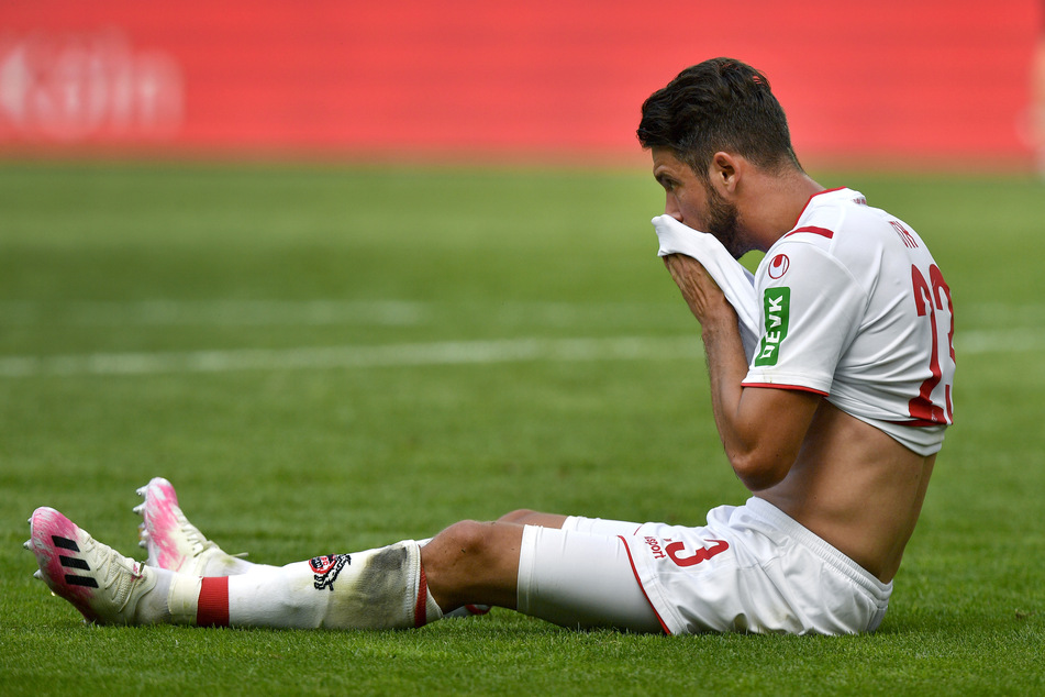 Mark Uth vom 1. FC Köln auf dem Rasen.