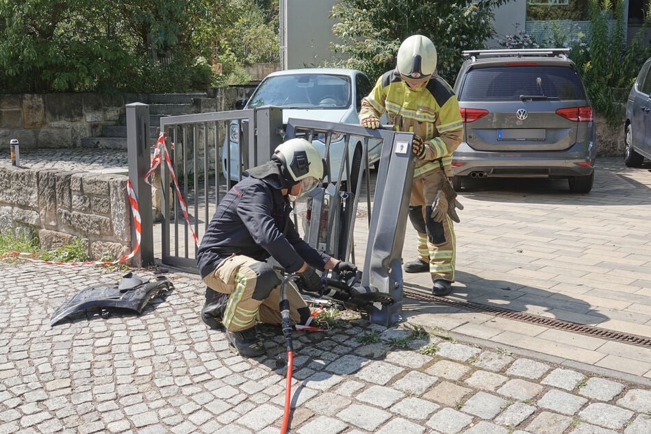 Der Zaun wurde durch den Crash schwer in Mitleidenschaft gezogen.