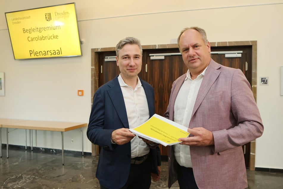 OB Dirk Hilbert (54, FDP, r.) und Baubürgermeister Stephan Kühn (46, Grüne) tagten hinter verschlossenen Türen und gaben nur wenige Eckdaten zu den Entwürfen bekannt.