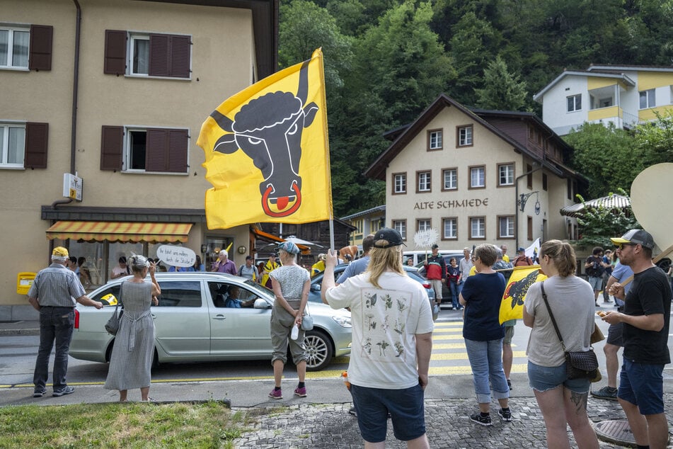 Einwohner protestieren gegen die Blechlawinen - wie hier in Amsteg.
