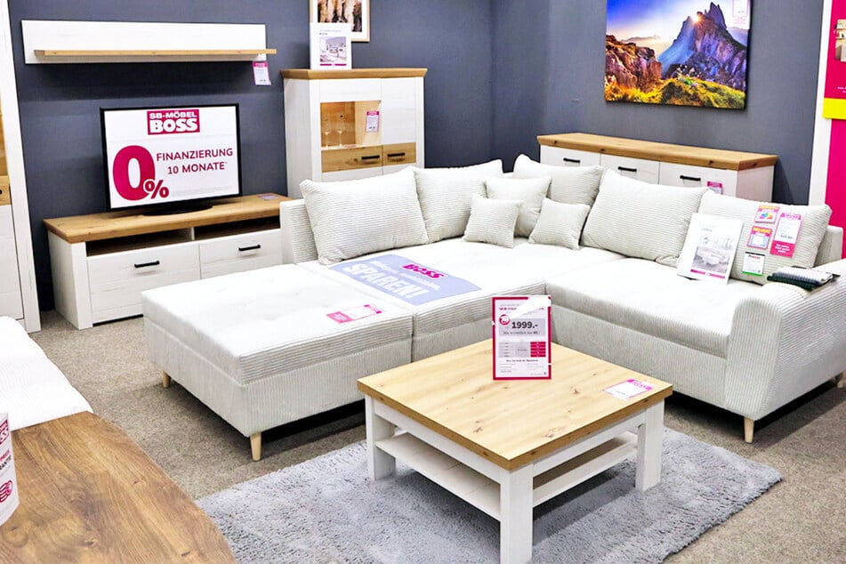 Die neuen Wohnzimmer-Möbel gibt's bei Möbel Boss in Bremen gerade noch günstiger!
