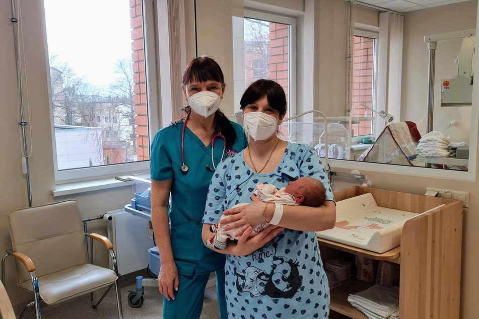 In Lettland hat eine schwangere Frau, die vor dem Krieg in der Ukraine geflohen war, ein Kind zur Welt gebracht.