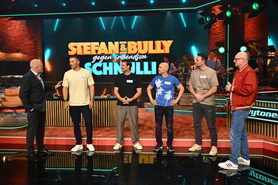 Kanu-Olympiasieger Tom Liebscher-Lucz (31, 2. v.l.) aus Dresden kämpfte um den Einzug in die Show "Stefan und Bully gegen irgendson Schnulli".