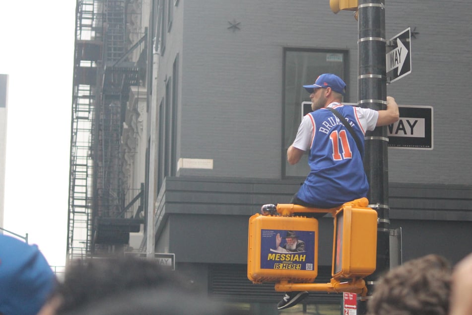 Fans trying to get a glimpse of the parade route in New York City on Thursday morning.