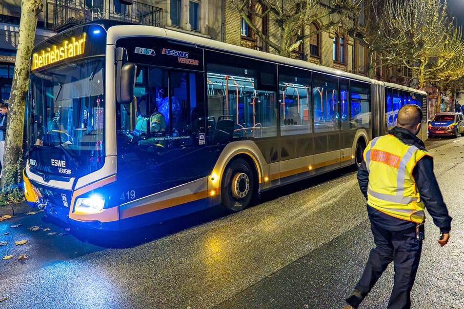Ausgelöst wurde der Crash von einem Busfahrer, der am Steuer einen medizinischen Notfall erlitt.
