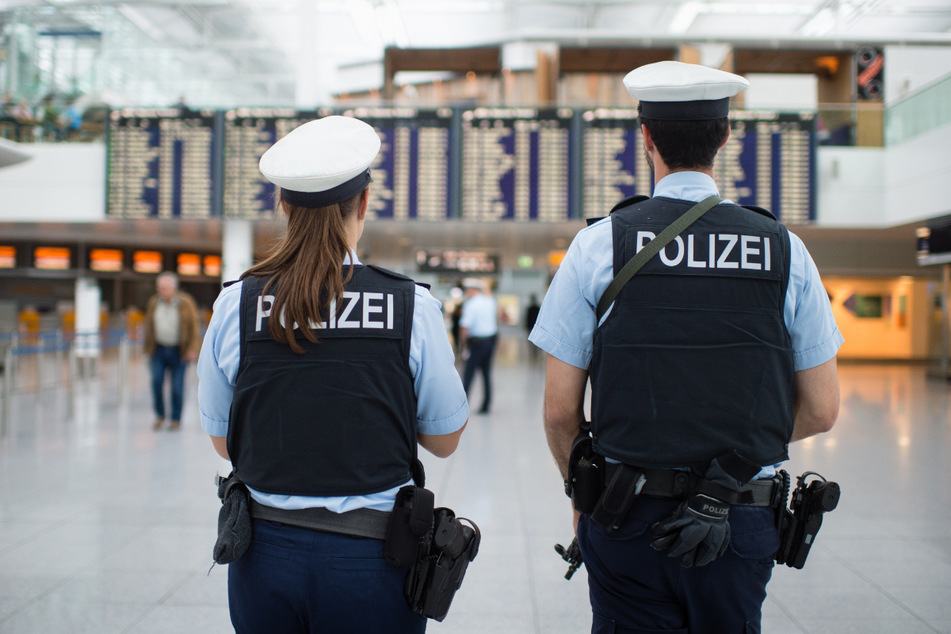 Am Flughafen München kontrolliert die Bundespolizei nicht verstärkt auf Schulschwänzer, sondern achtet auf schwere Vergehen.