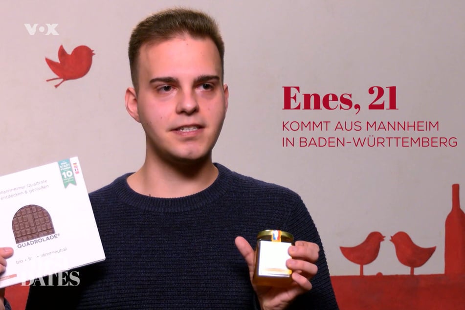 "First Dates"-Single Enes (21) will seine Verabredung mit Mannheimer Schokolade und Honig überraschen.