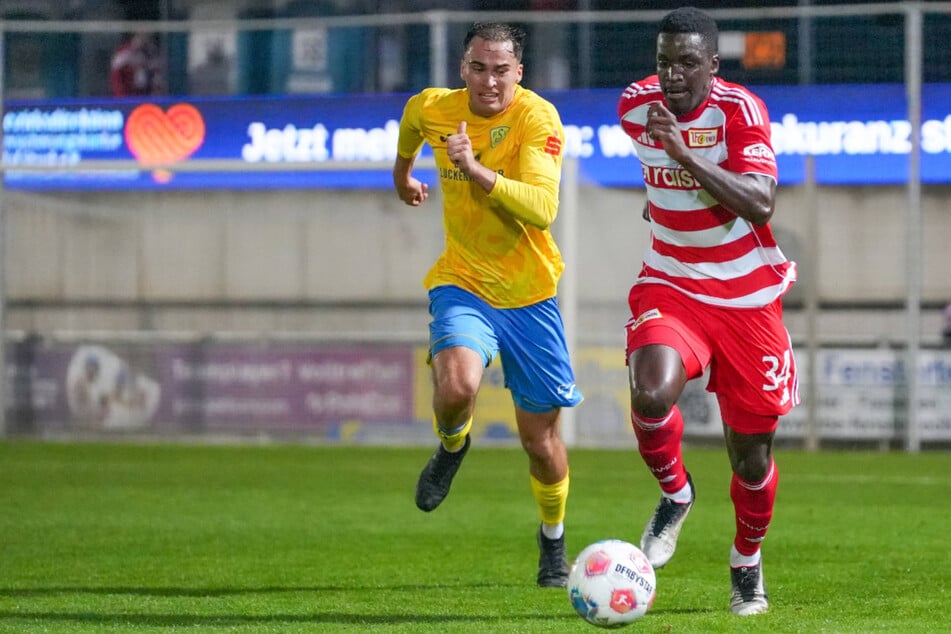 Stanley Nsoki (26, r.) konnte 45 Minuten lang seine Qualitäten zeigen.