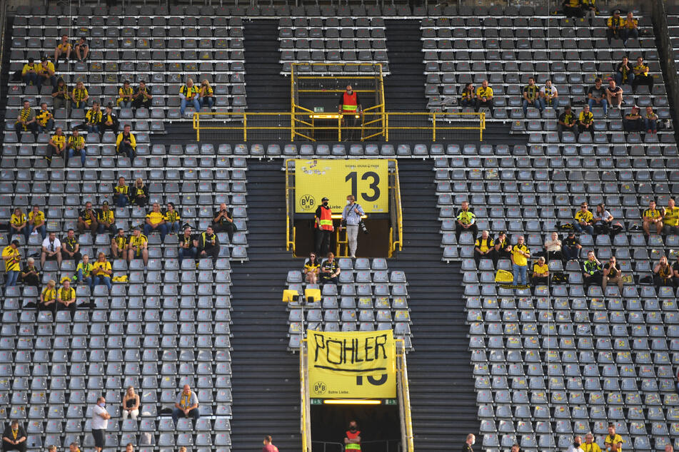 Führende Intensivmediziner wollen in Fußball-Stadien unter Studienbedingungen wieder Fans zulassen und daraus Erkenntnisse über die Corona-Verbreitung bei Großveranstaltungen ziehen.
