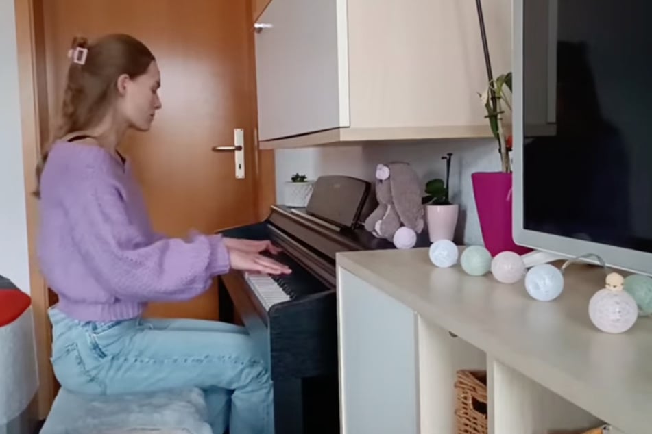 Nicht nur das Dach über dem Kopf fehlt, auch das Klavier und der Fernseher.