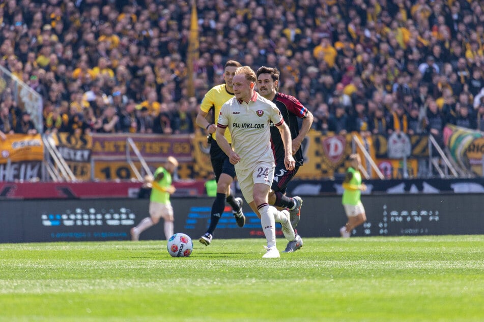 Vollgas-Tony! Bei seinem ersten Startelf-Einsatz seit dem 1. November wusste Tony Menzel (21, vorn) in Nürnberg zu überzeugen - bis die Krämpfe kamen.