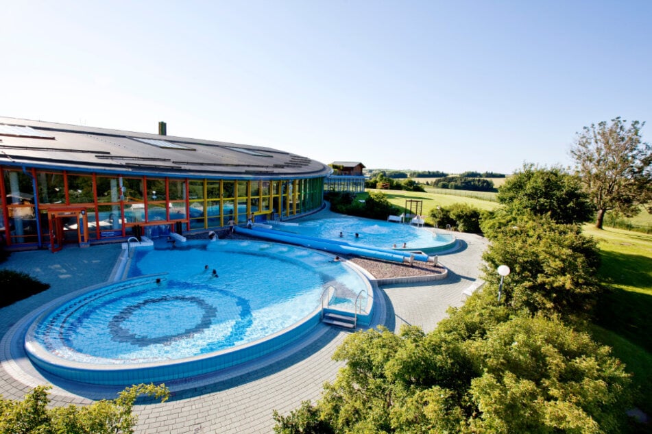 Der Außenbereich vom Freizeitbad "Aqua Marien".