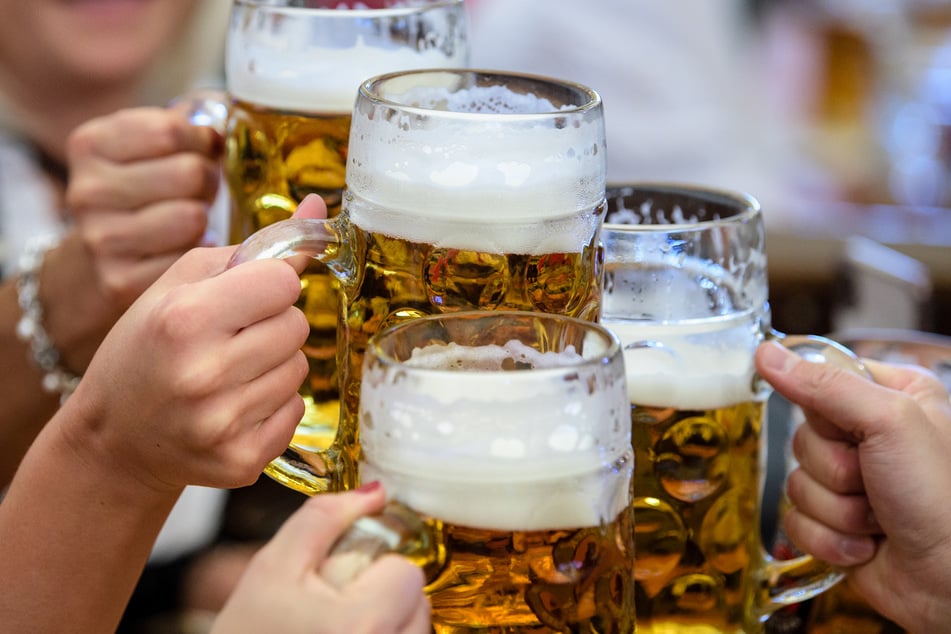 Eine frisch gezapfte Maß im Schottenhamel - das können die glücklichen Gewinner auf dem diesjährigen Oktoberfest genießen.