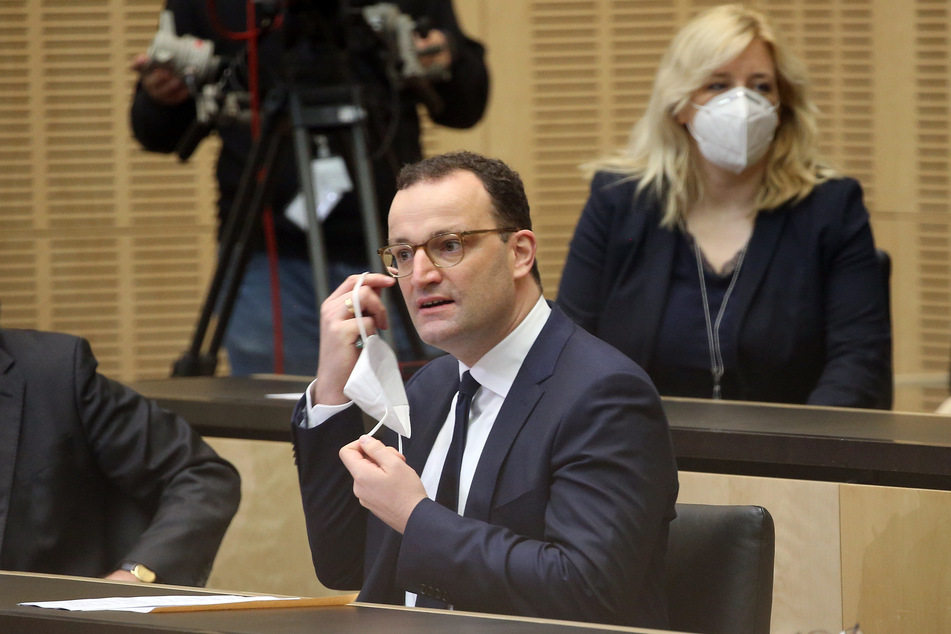 Jens Spahn (CDU), Bundesgesundheitsminister, nimmt an einer Sondersitzung im Bundesrat teil.