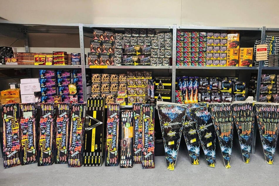 Mann prahlt bei Weihnachtsfeier: Zum Geburtstag steht Polizei vor der Tür