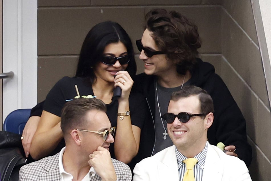 Kylie Jenner and Timothée Chalamet (l.) didn't flaunt their PDA at this year's Super Bowl after smooching it up at the 2023 US Open.