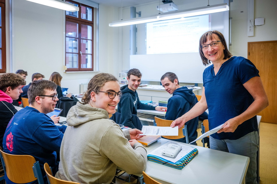 Thaale Neubauer (17, grauer Pulli) besucht den Mathe-Leistungskurs bei Frau Bioly am Julius-Mosen-Gymnasium.