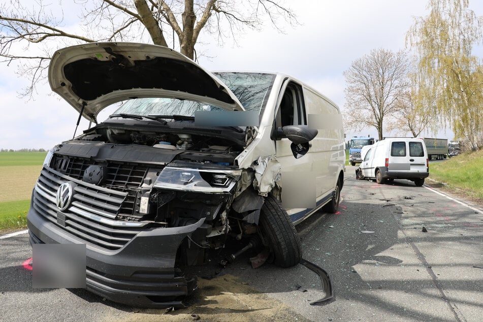 Staatsstraße nach Frontalcrash im Erzgebirge gesperrt