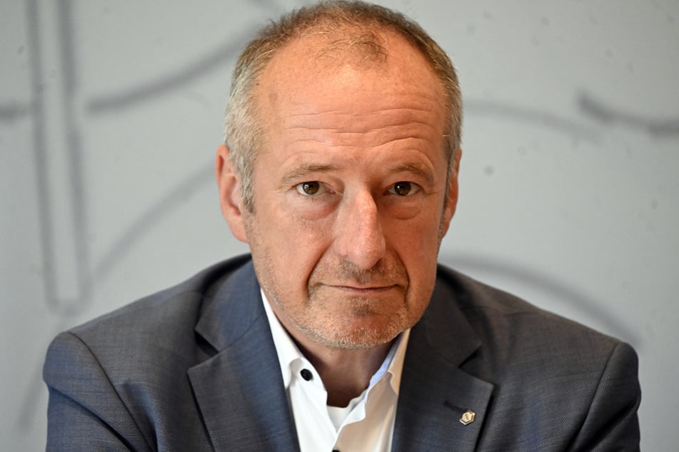 VRR-Chef Oliver Wittke (59) sieht große Probleme beim Schienenersatzverkehr.