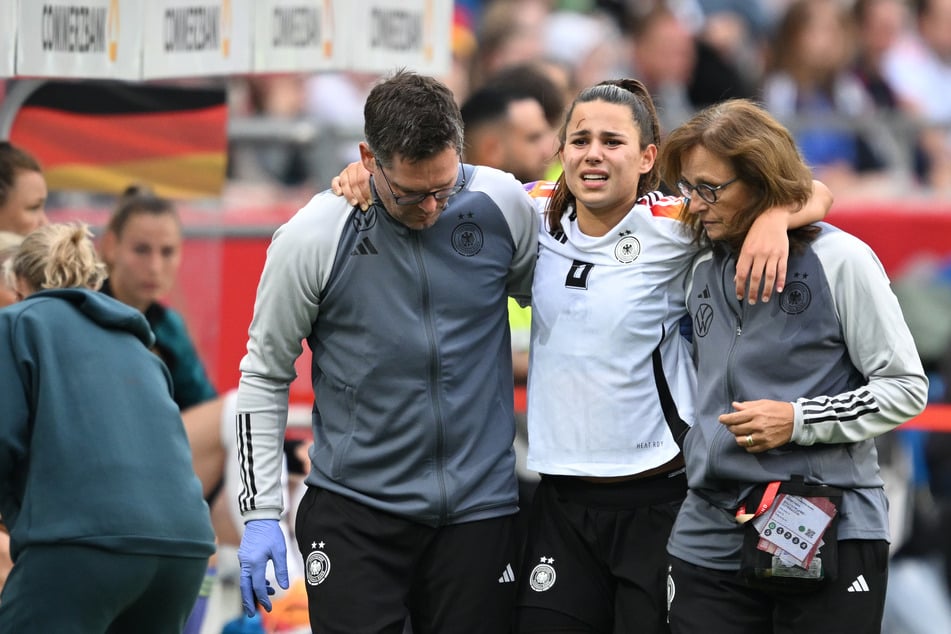 Lena Oberdorf (23) blickt nach ihrem im Juli erlittenen Kreuzbandriss mit sehr gemischten Gefühlen auf 2024 zurück.