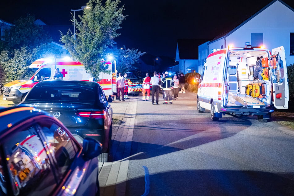 Blutige Eskalation: Mehrere Menschen erleiden bei Streit Stichverletzungen