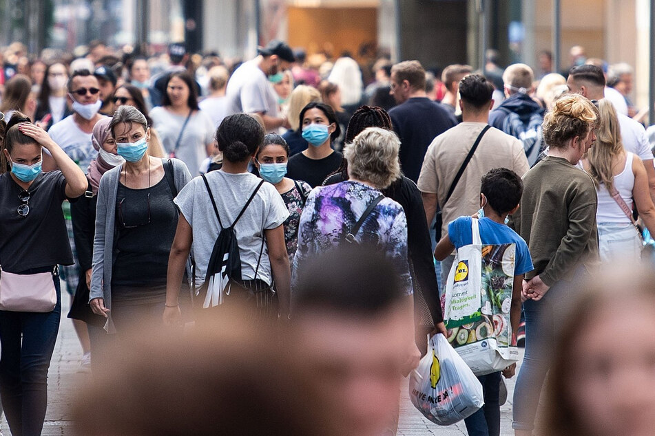 Die Schildergasse im Mai 2020 in Köln. Auch aktuell ist die beliebte Einkaufsstraße ohne Regeln für Besucher geöffnet.