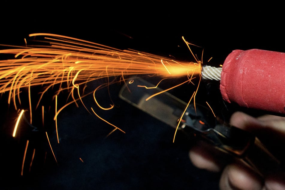 Für das sichergestellte Feuerwerk konnten die Männer keine Einfuhrerlaubnis vorweisen. (Symbolbild)