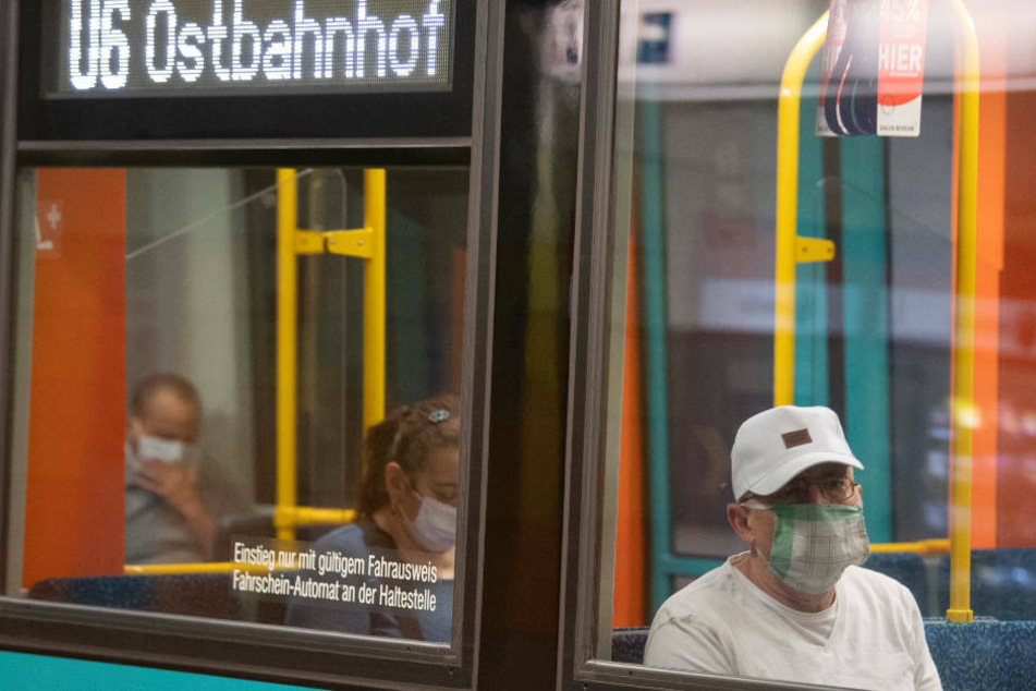 Für Masken-Verweigerer wird jetzt im Nahverkehr sofort ein Bußgeld fällig (Archivbild).