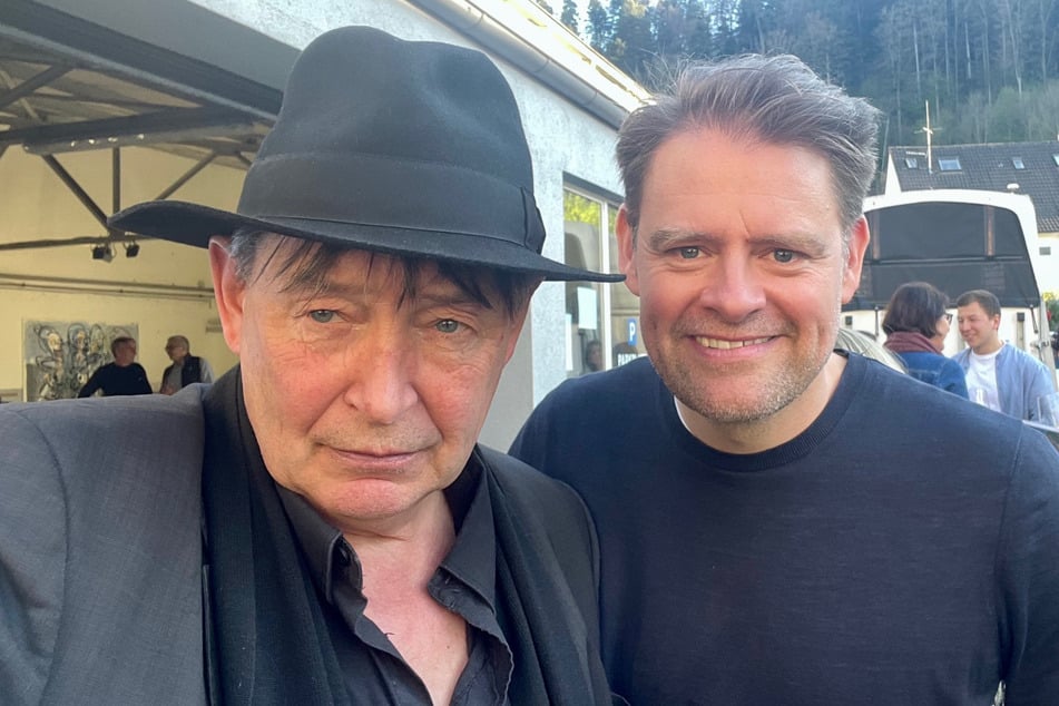 Galerist Holger John (65, l.) besuchte den TV-Star in Freiburg.