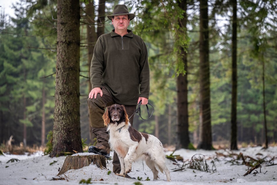 Förster Karsten Bergner (51) von der Hegegemeinschaft Erzgebirge setzt sich gegen Drückjagden ein.