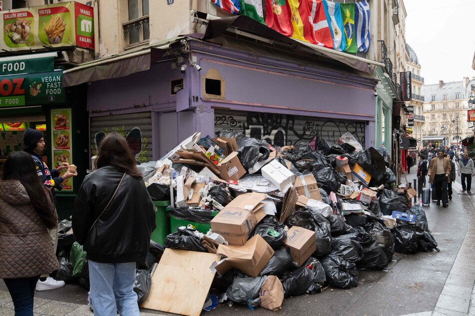 In Frankreichs Hauptstadt türmen sich die Müllberge.
