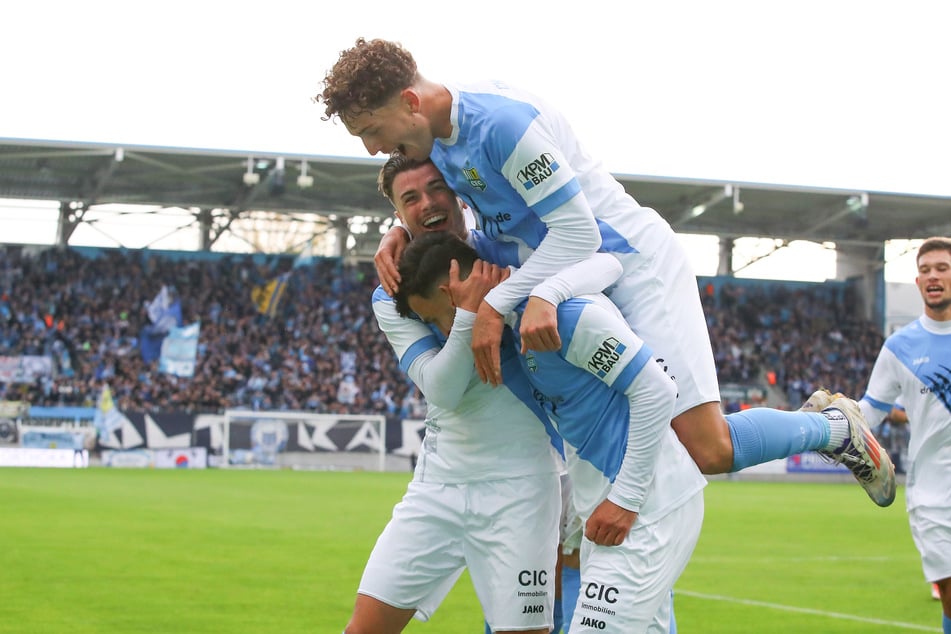 Der Chemnitzer FC jubelt in der Verlängerung gleich doppelt.