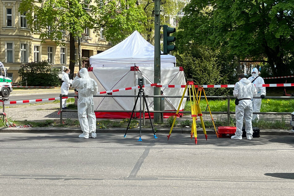 Beamte sperrten am Freitag den Tatort rund um die Maximilianstraße ab und sicherten Spuren.